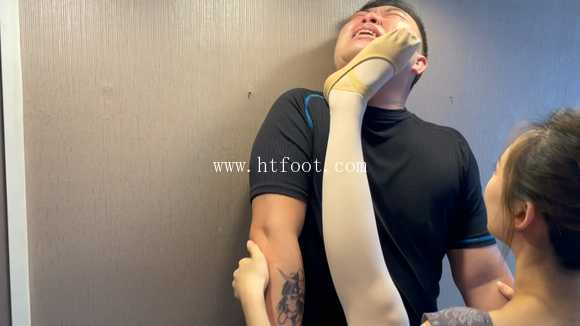hcon0nf4thc.jpg