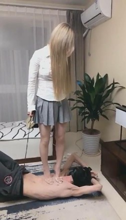 re1l2x0tplc.jpg