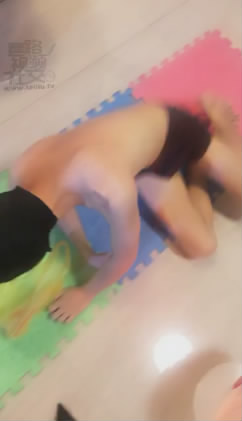 untvndr2co0.jpg