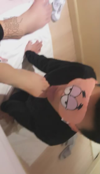 xnxe5jlbnab.jpg