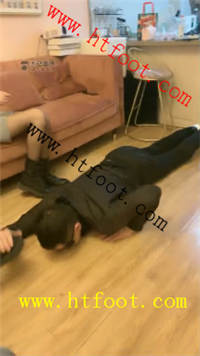 cn1n1bar4i0.jpg