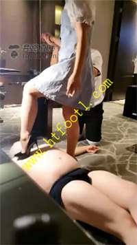 bwuugfat5q4.jpg