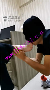 r3x5dy1cbt1.jpg
