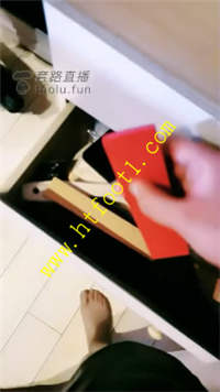 xtj13spcyza.jpg