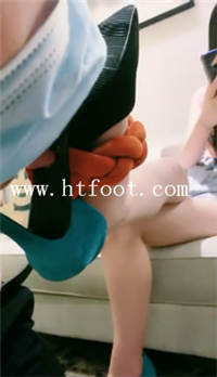 2itnzi32fta.jpg
