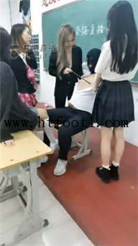 vn00nc54zoc.jpg