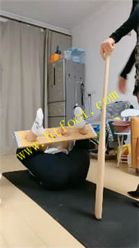 q2pym2wfbk4.jpg