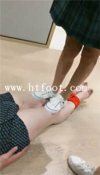 2dh1yuwn53h.jpg