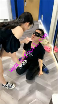 ks05artq2yl.jpg