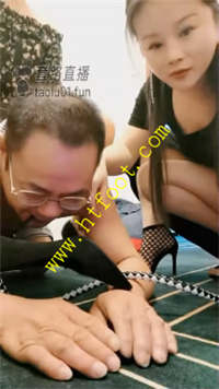 1xe1uaazzqc.jpg