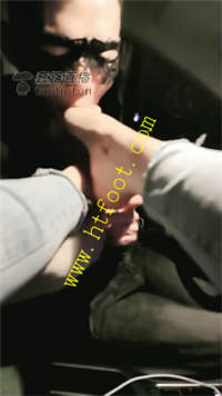 4t4ds11glc4.jpg