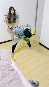 up10zcxhrur.jpg