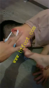 2f4vrqf13ba.jpg