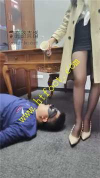 r1myynpcfxf.jpg