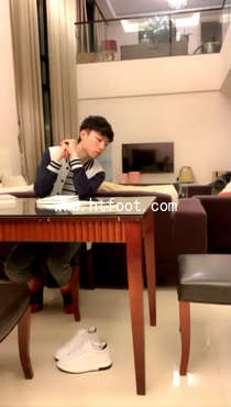 yolq2auaed3.jpg