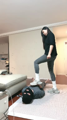 slmniqvgrs3.jpg