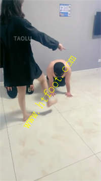 ebn2mufxwir.jpg