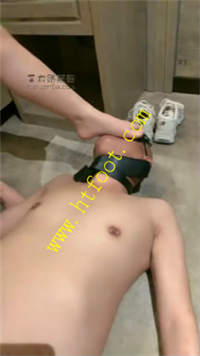 y2m12six0he.jpg