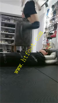 sx0ht05yef2.jpg