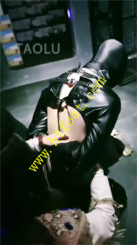 selvf4yvdd1.jpg