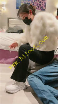 2gult04p34l.jpg