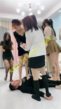 mj44vpmtz5g.jpg