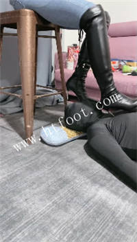 heytee4i0vw.jpg
