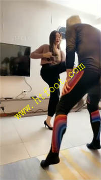 mkjgu40sqm3.jpg