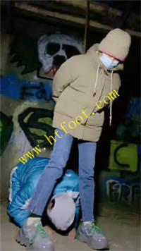 zxrox5wvick.jpg