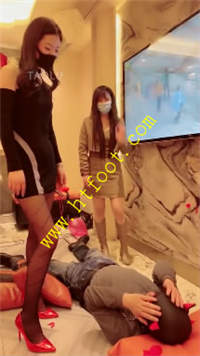 4v1d15jvdwv.jpg