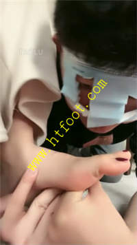 4cqrdkjx2ae.jpg