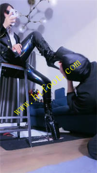 qarpodvc1vm.jpg