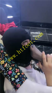 uef33w2ln2m.jpg
