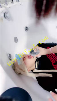lpmxnzrx353.jpg