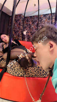 l2mduycd1sy.jpg