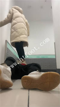 3auj5qd05f1.jpg