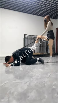 nz5duezeaxm.jpg