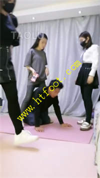 warcxe4jjdo.jpg