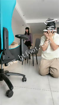 f00i14xs3ov.jpg