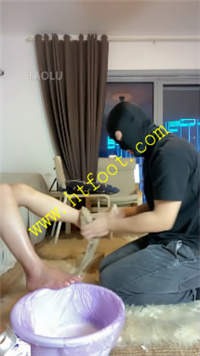 bg0vfuqzs50.jpg