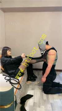 jw33p1lam1c.jpg