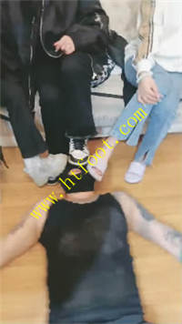 cutsxh1caiq.jpg