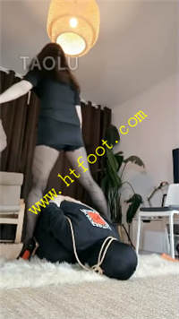 m1c4sr1qw5i.jpg