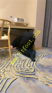 0k2j2aunsqr.jpg