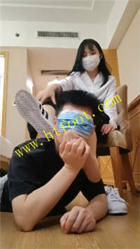 r551eo0hu2i.jpg
