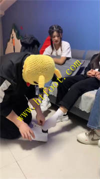 4pnnik42lfd.jpg
