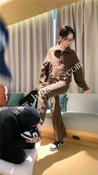 rhh0ixjizvf.jpg