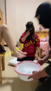r2q021eiftb.jpg