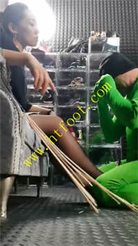 nucbb5b3ymm.jpg