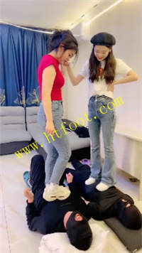 qymm3hgxy25.jpg